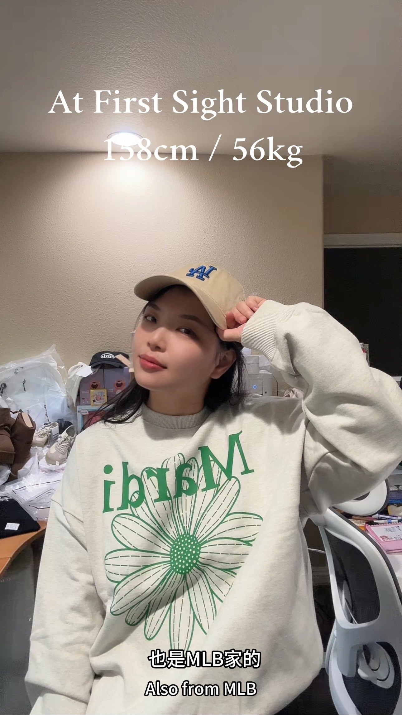 SWEATSHIRT FLOWERMARDI_OATMEAL GREEN